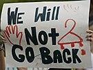 Zastánce práv na potrat protestuje v Jacksonu ve státu Mississippi. (28. ervna...
