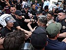 Turecká policie brala náhodn úastníky pochodu Pride do vazby (26. ervna...