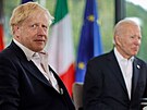 Britský premiér Boris Johnson (vlevo) s americkým prezidentem Joe Bidenem na...