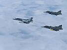 esk gripeny a letoun Mirage 2000 francouzskho letectva bhem mise v Pobalt