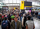 Chaos na londýnském letiti Heathrow (30. kvtna 2022)
