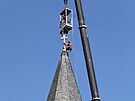 Horolezci z odborn firmy pracovali ve vce 42 metr.