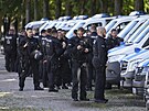 Policie si pipravuje své vybavení ped demonstrací proti summitu zemí G7 v...