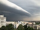 <p>Takto se mi podařilo vyfotografovat a natočit formující se se supercelu nad Prahou v pondělí ráno.</p>
