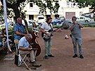 <p>Na Žižkově je v plném proudu letní festival Pražský Montmartre /II.
Ve středu vystoupila na Kostnickém náměstí dixielandová kapela Champagne Lovers Band. </p>