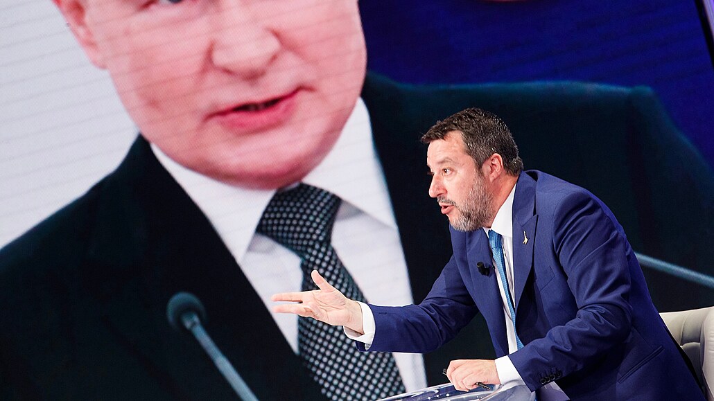 �éf italské strany Liga Matteo Salvini b�hem televizní debaty o ruské invazi na...