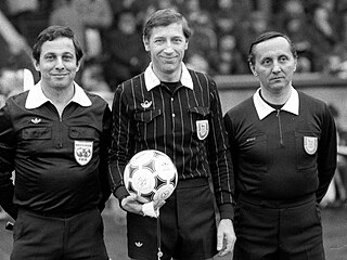 Fotbalový rozhodčí Ivan Grégr (vlevo) na snímku z roku 1986.