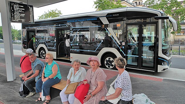 Zapjen elektrobus MAN Lions City 12 E v uplynulch dnech testoval karlovarsk dopravn podnik.