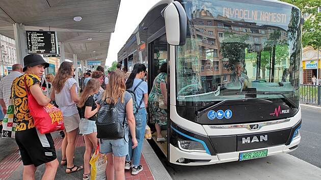 Zapůjčený elektrobus MAN Lion‘s City 12 E v uplynulých dnech testoval karlovarský dopravní podnik.