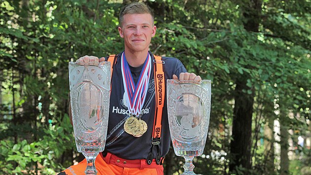 Marek Knotek, dřevorubec karlovarských lázeňských lesů, zaznamenal velké úspěchy na Mistrovství ČR v práci s motorovou pilou.
