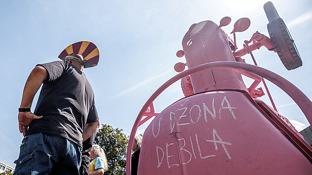 V Praze vznikl prvn� punkov� pomn�k p�i p��le�itosti 40 let p�soben� skupiny Visac� z�mek. (22. �ervna 2022)