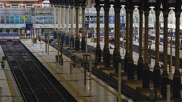 Przdn ndran hala stanice Liverpool Street v Londn v den stvky elezni. (21. ervna 2022)