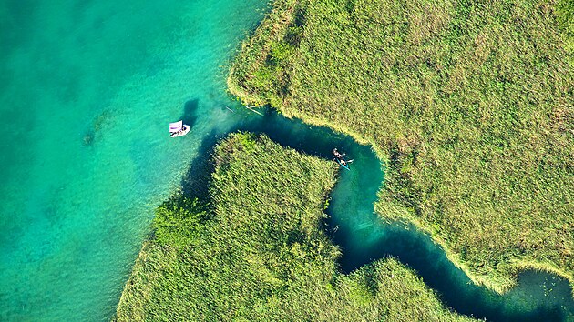 Zjezera Faaker See mete vplout do toitch zatek kanlu Everglades.