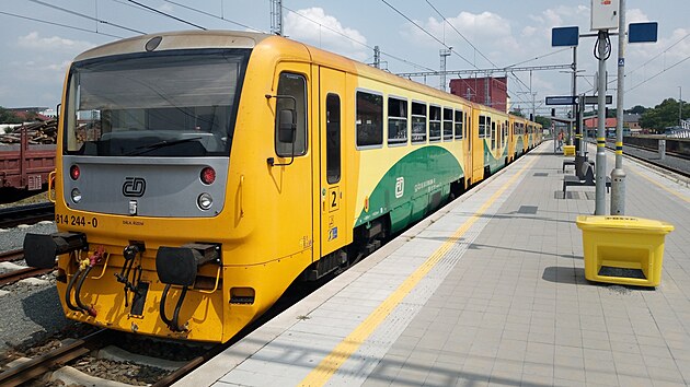 Na nádraží v Uničově vrazila ve středu před polednem jedna vlaková souprava do druhé. (29. června 2022)