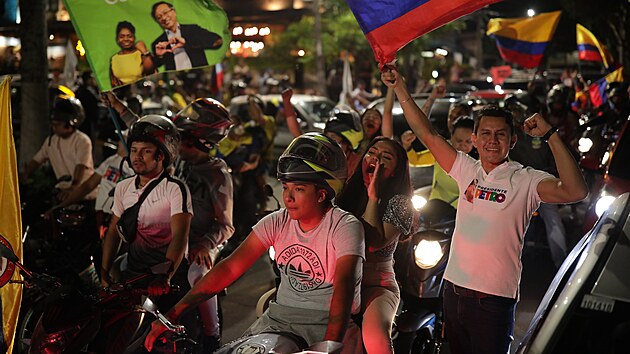 Kolumbie slaví prezidentské vítězství Gustava Petra, bývalého starosty Bogoty a v mládí člena povstalecké skupiny M-19. Kromě penzijní, daňové reformy chce změnit postoj země ke drogovým kartelům. (19. června 2022)