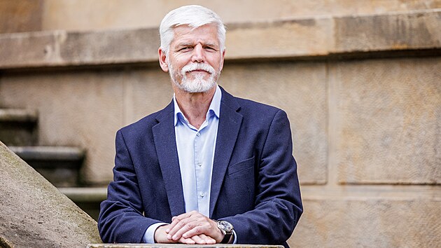 Gener�l Petr Pavel po neform�ln�m setk�n� s novin��i k financov�n� p�ipravovan� prezidentsk� kampan�. Tu odstartuje na konci pr�zdnin. (29. 6. 2022)