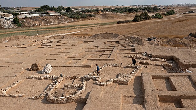 Leteck snmek ukazuje zklady jedn z nejstarch meit svta, kterou archeologov objevili v Negevsk pouti. Datuje se do sedmho stolet. (22. ervna 2022)