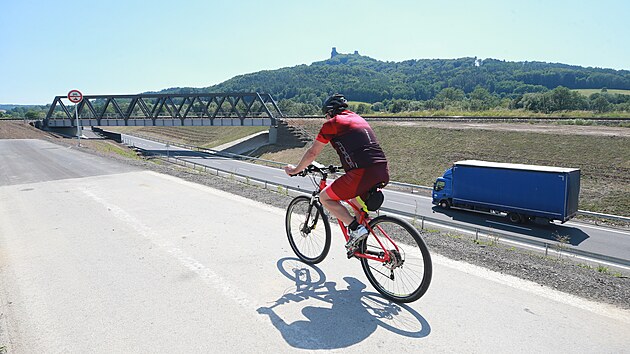 Díky nové mimoúrovňové křižovatce v Ktové je cesta z Turnova do Jičína příjemnější pro motoristy i cyklisty.