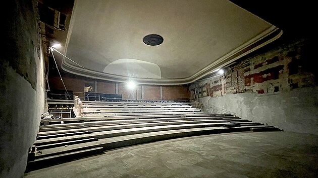 Nová konstrukce hlediště v kin Vesmr v Trutnov (2022)