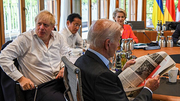 Po levé straně britský premiér Boris Johnson, japonský premiér Fumio Kišida, předsedkyně Evropské komise Ursula von der Leyenová a americký prezident Joe Biden na setkání zemí G7. (27. června 2022)