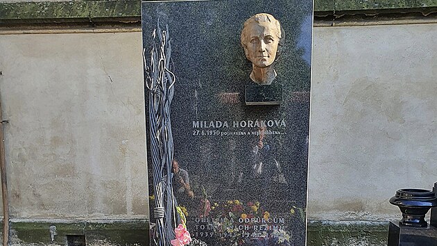 V pondl uplynulo 72 let od justin vrady Milady Horkov. Lid uctili jej pamtku na Vyehrad. 
(27. ervna 2022)