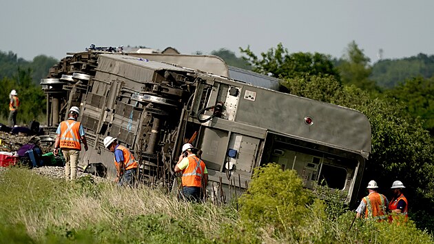 Nejméně tři lidé zemřeli při pondělním vykolejení vlaku společnosti Amtrak v...