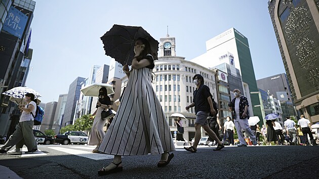 Japonsko suuje vlna veder. O vkendu se teploty v centru Tokia vyplhaly nad 35 stup Celsia. (28. ervna 2022)