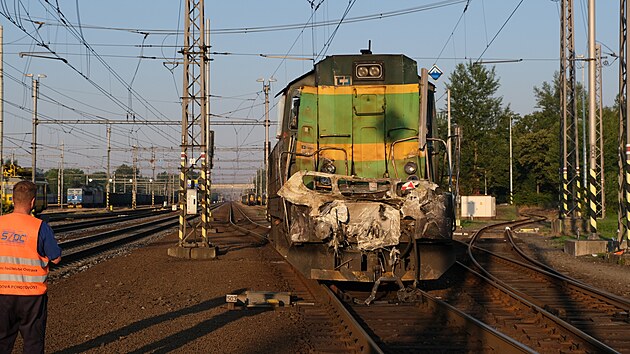 Ve stanici Bohumn na Karvinsku se srazilo pendolino odjdjc do Prahy s posunovac lokomotivou. Strojvedouc na mst zemel, dalch pt lid vetn ty zamstnanc D Cargo se zranilo. (27. 6. 2022)