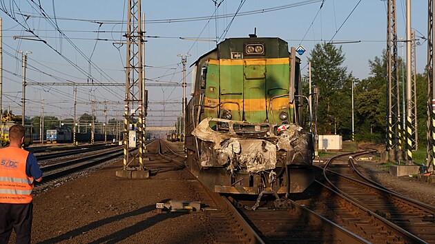 Ve stanici Bohum�n na Karvinsku se srazilo pendolino odj�d�j�c� do Prahy s posunovac� lokomotivou. Strojvedouc� na m�st� zem�el, dal��ch p�t lid� v�etn� �ty� zam�stnanc� �D Cargo se zranilo. (27. 6. 2022)