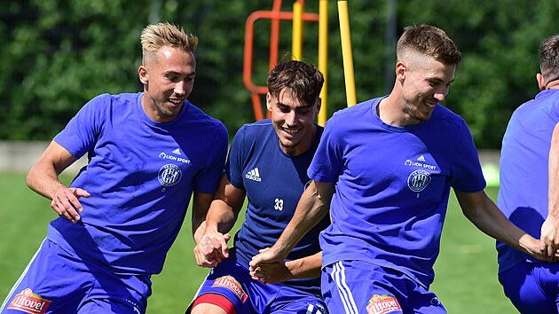 Fotbalist Olomouce zahjili letn ppravu, vlevo nov posila Denis Ventra.