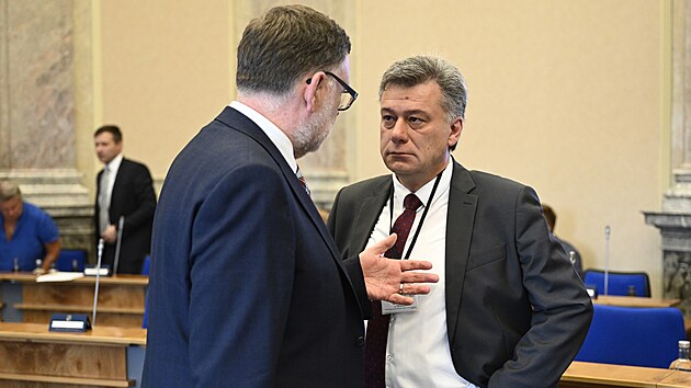Ministr spravedlnosti Pavel Blaek (vpravo) a ministr financí Zbynk Stanjura. (29. ervna 2022)