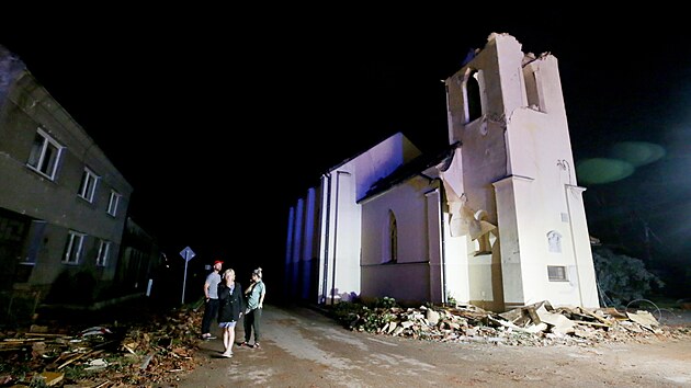 Zničený kostel v Hruškách, který se stal symbolem destrukce. (24. června 2021)