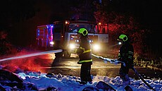 V pátek večer hasiči zasahovali u požáru pneumatik v Ostravě. (24. června 2022)