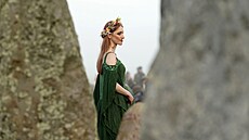 Asi �est tisíc lidí oslavilo u kamenného kruhu Stonehenge letní slunovrat. Akce...