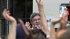 V�dce levicové koalice NUPES Jean-Luc Mélenchon promlouvá ke svým voli��m p�ed...