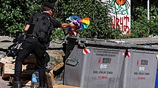 Turecká policie brala „náhodně“ účastníky pochodu Pride do vazby (26. června... | na serveru Lidovky.cz | aktuální zprávy