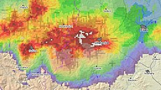 Radarový snímek z pondělních 21:35 zachycuje dramatickou srážkovou situaci na...