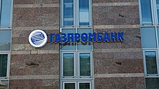 Logo t�etí nejv�t�í ruské banky Gazprombank. (27. února 2022)