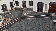 Barokní zámek Kravae na Opavsku dostal krajskou dotaci na výmnu zchátralých oken.