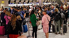 Chaos na londýnském leti�ti Heathrow (1. �ervna 2022)