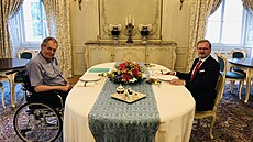 Prezident Milo Zeman pijal na zámku v Lánech na pravidelném jednání premiéra...
