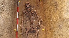 Archeologové odhalili pod Pálavskými vrchy zachovalou kostru válečníka...