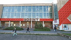 Pvodní projekt na úpravu námstí u Korintu ml stát ti miliony.