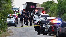 V pondlí veer nala americká policie v nákladním prostoru kamionu na okraji...