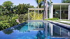 Souástí rezidence je i nádherný, nekonený bazén.