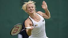 Kateřina Siniaková v duelu 1. kola Wimbledonu s Polkou  Majou Chwaliňskou. | na serveru Lidovky.cz | aktuální zprávy
