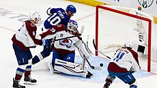 Pavel Francouz (39) z Colorado Avalanche inkasoval v zápase s Tampa Bay...