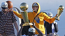 Stephen Curry z Golden State si z finále NBA 2022 odnesl cenu pro...