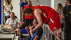 Trenér českých basketbalistů Ronen Ginzburg a pivotman Ondřej Balvín