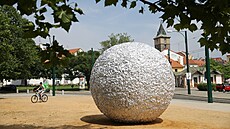 Objekt Kulika od sochae Benedikta Tolara zdobí prostor U Zvonu v Plzni. (20....